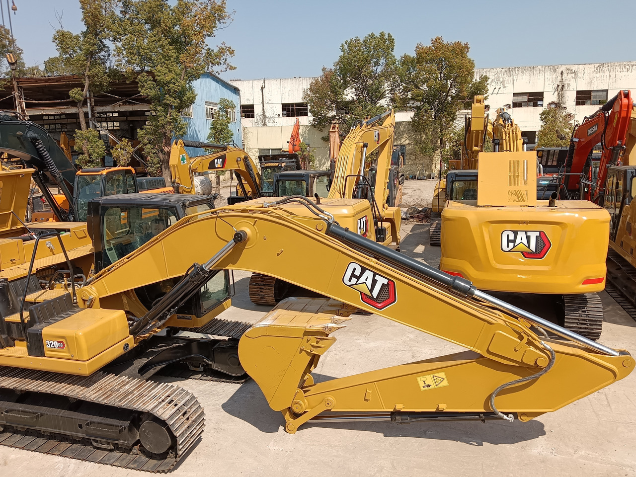 CATERPILLAR 320 GC CAT 320GC 323GC 336GC - حفار زاحف: صورة 5 CATERPILLAR 320 GC CAT 320GC 323GC 336GC - حفار زاحف: صورة 5