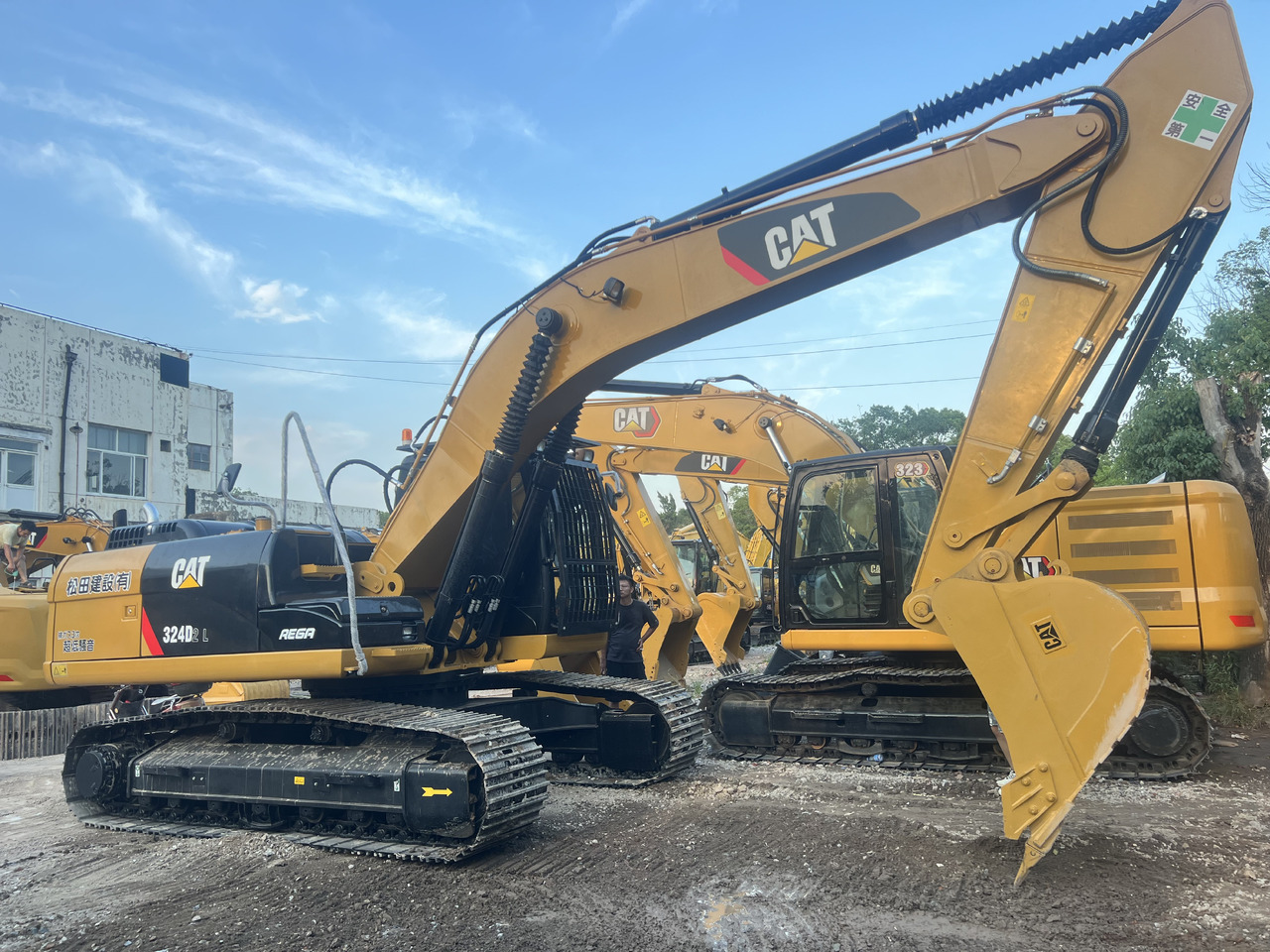 CATERPILLAR 324DL CAT 324D 2 L - حفار زاحف: صورة 1 CATERPILLAR 324DL CAT 324D 2 L - حفار زاحف: صورة 1