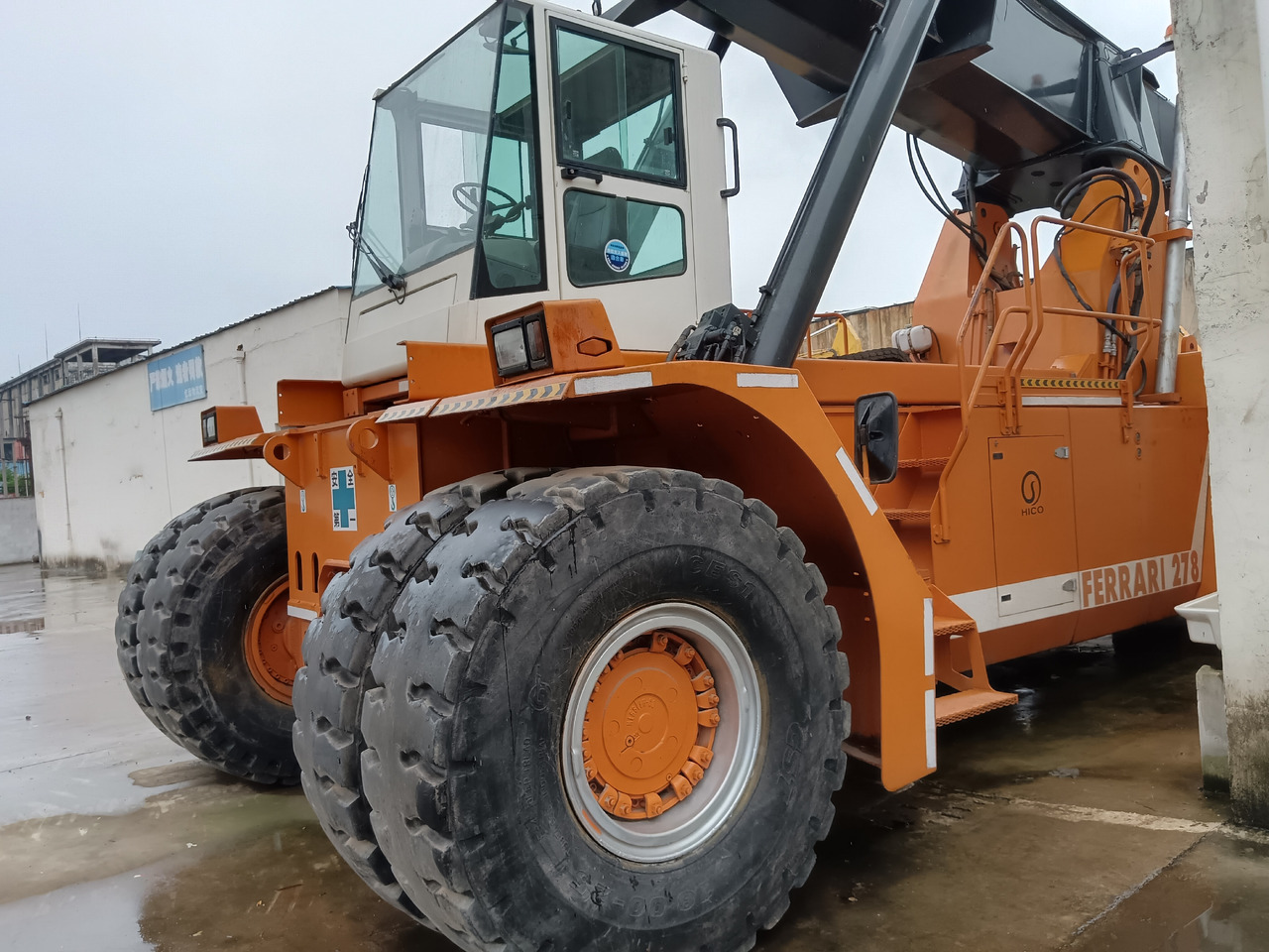 CVS FERRARRI 278 Ferrarri F278.6 - آلة حمل الحاويات في الأماكن الصغيرة: صورة 4 CVS FERRARRI 278 Ferrarri F278.6 - آلة حمل الحاويات في الأماكن الصغيرة: صورة 4