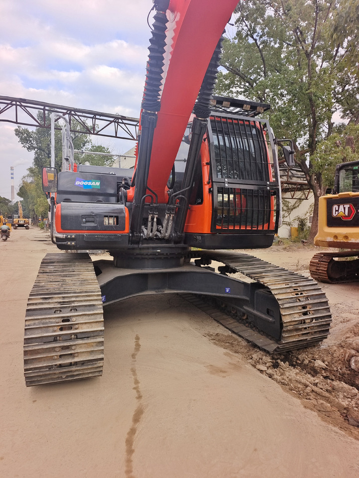 DOOSAN DX225LCA - حفار زاحف: صورة 4 DOOSAN DX225LCA - حفار زاحف: صورة 4