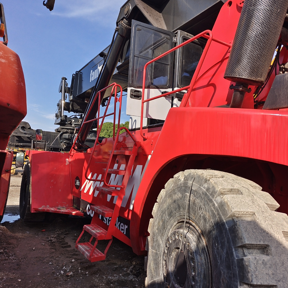 FANTUZZI CS 45 KMHD 45 TON CONTAINER REACH CRANE - آلة حمل الحاويات في الأماكن الصغيرة: صورة 4 FANTUZZI CS 45 KMHD 45 TON CONTAINER REACH CRANE - آلة حمل الحاويات في الأماكن الصغيرة: صورة 4