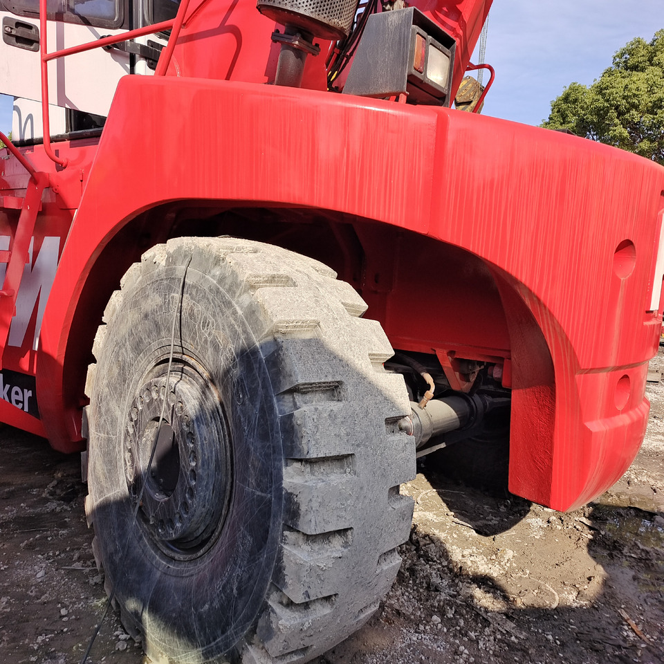FANTUZZI CS45KMHD 45 TON - آلة حمل الحاويات في الأماكن الصغيرة: صورة 2 FANTUZZI CS45KMHD 45 TON - آلة حمل الحاويات في الأماكن الصغيرة: صورة 2