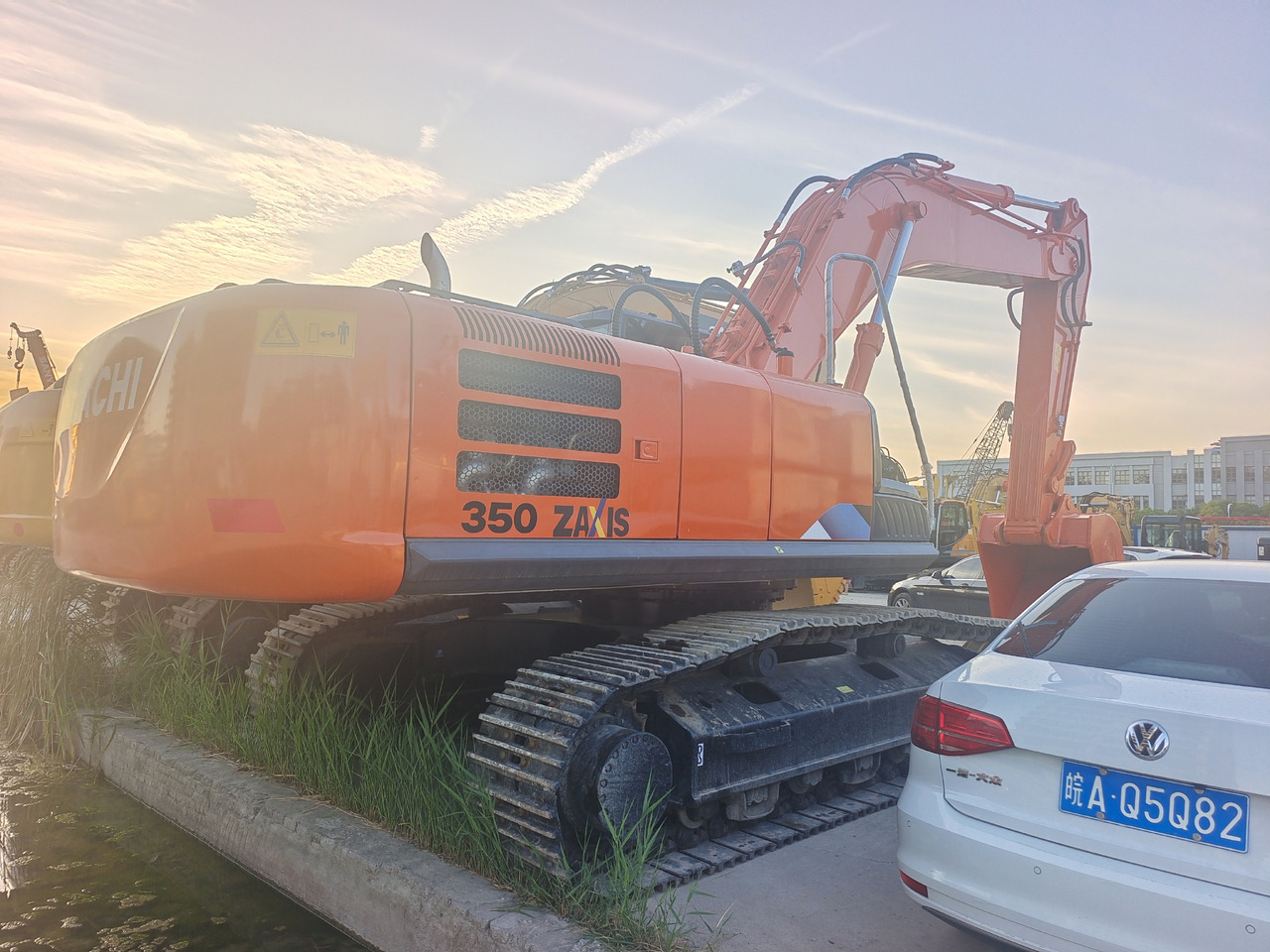 HITACHI ZX350H-5G ZX 350 - حفار زاحف: صورة 1 HITACHI ZX350H-5G ZX 350 - حفار زاحف: صورة 1