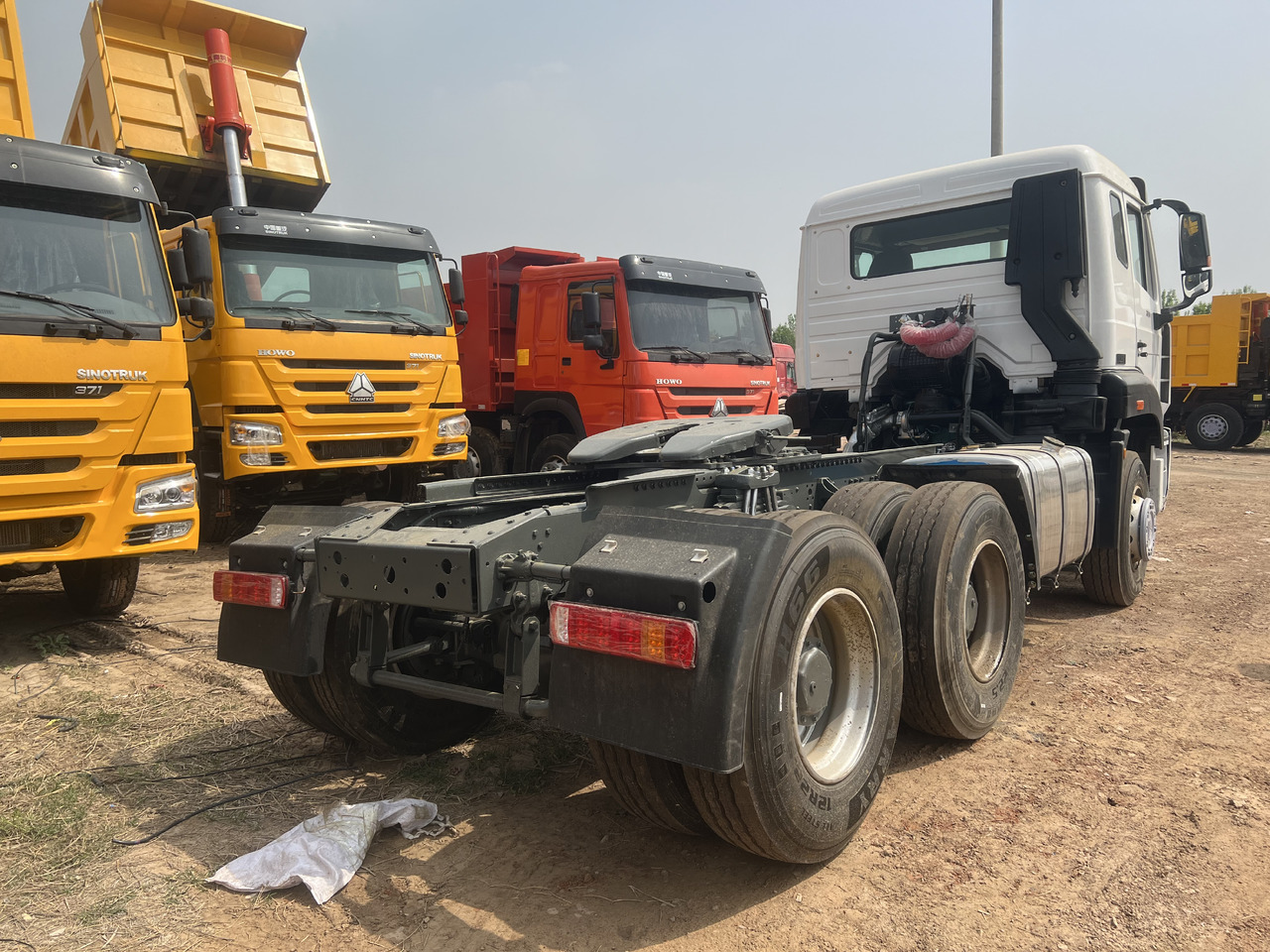 HOWO 371 SINOTRUK Tractor Head Light Truck Right Hand Drive - مقطورة السحب: صورة 3 HOWO 371 SINOTRUK Tractor Head Light Truck Right Hand Drive - مقطورة السحب: صورة 3