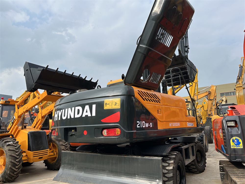 HYUNDAI 210W-9S 210W-9T - حفار ذو عجلات: صورة 2 HYUNDAI 210W-9S 210W-9T - حفار ذو عجلات: صورة 2