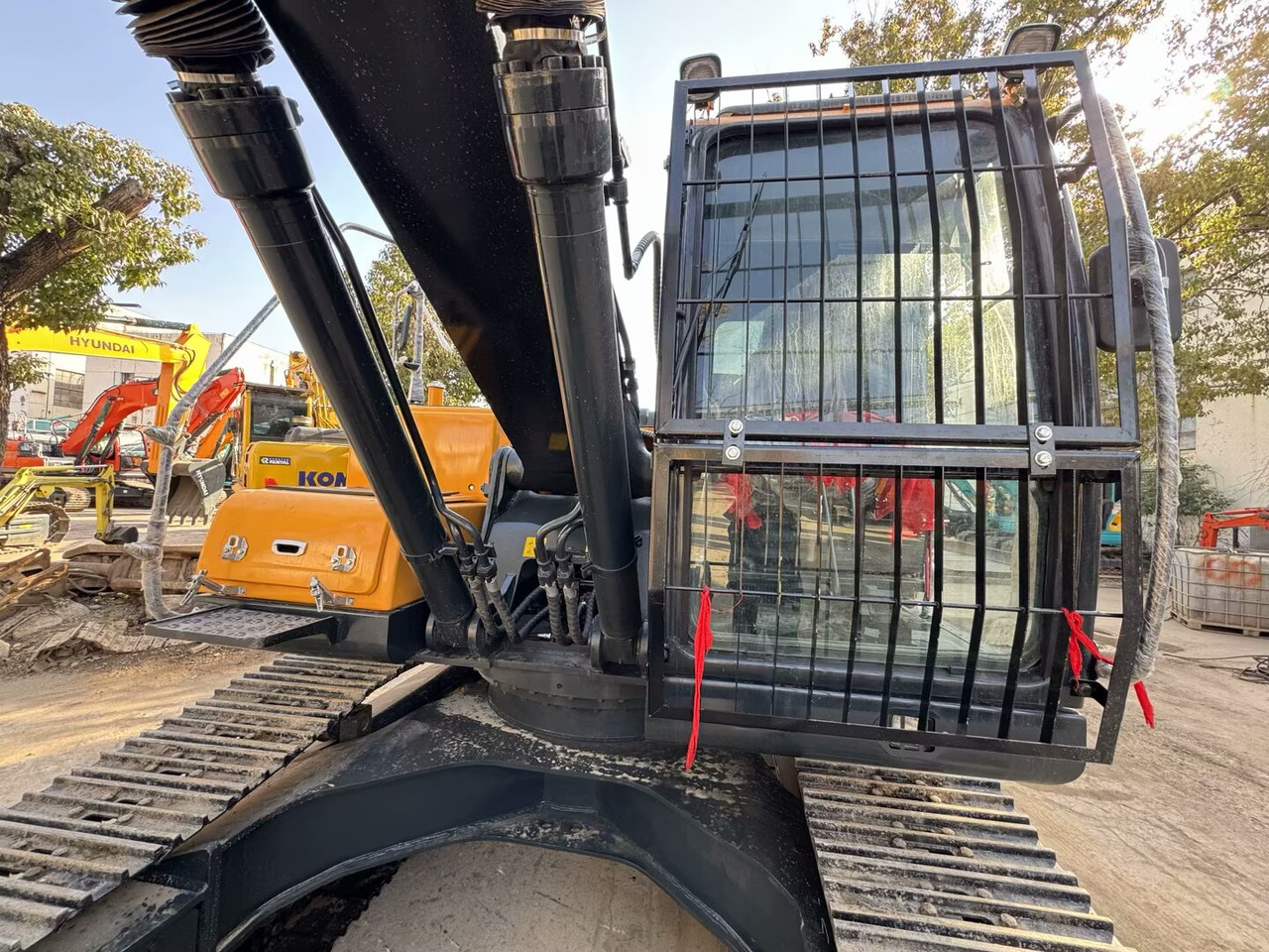 HYUNDAI 220LC-9C HX220HD - حفار زاحف: صورة 2 HYUNDAI 220LC-9C HX220HD - حفار زاحف: صورة 2