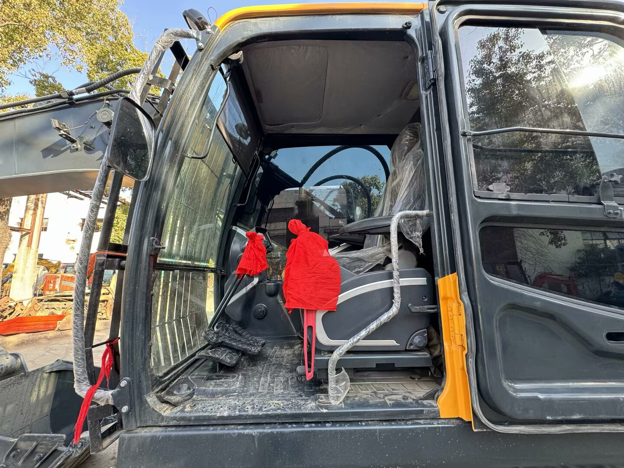 HYUNDAI 220LC-9C HX220HD - حفار زاحف: صورة 3 HYUNDAI 220LC-9C HX220HD - حفار زاحف: صورة 3