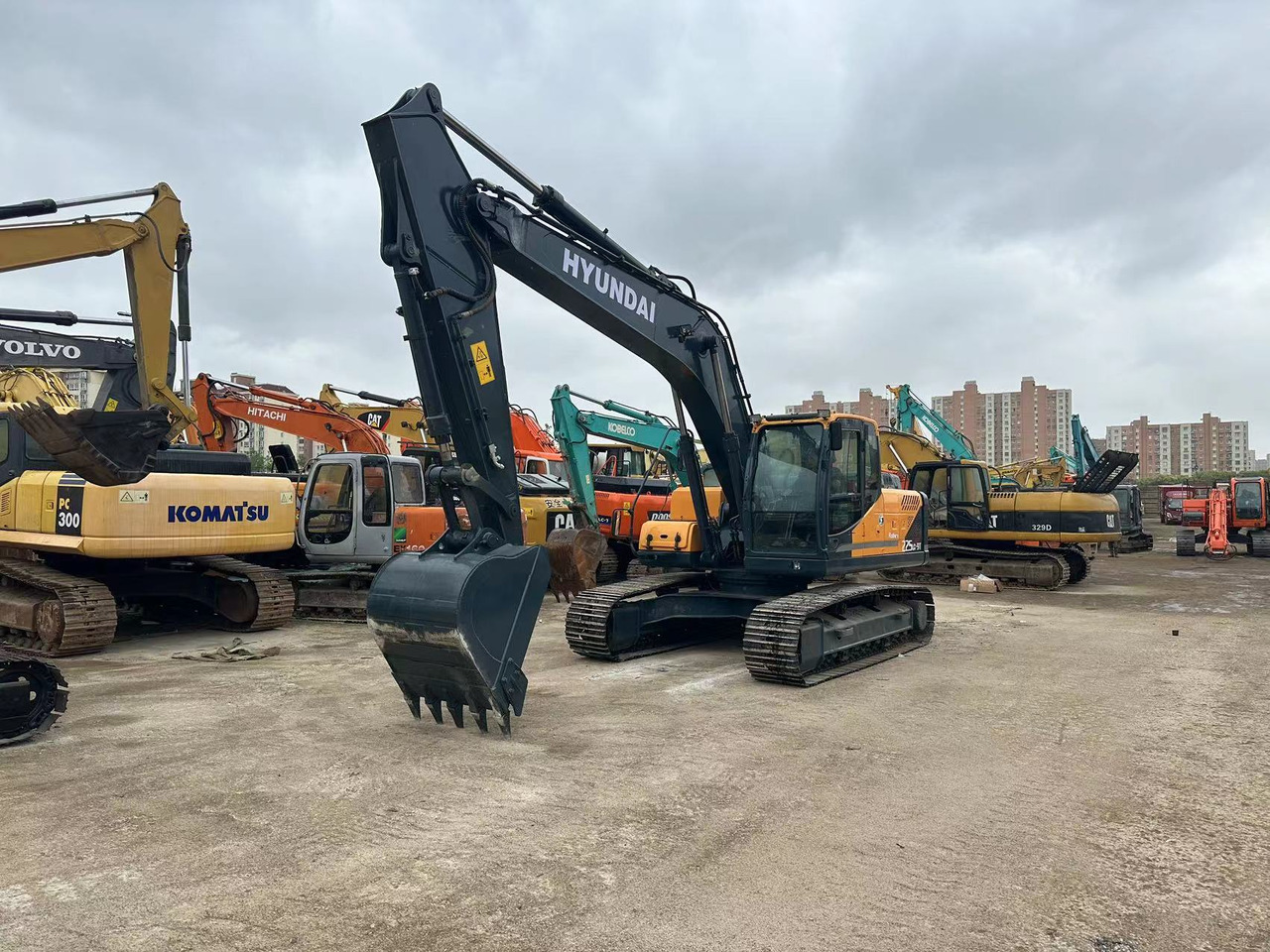 HYUNDAI 225 LC - 9T 225LC-9T 220LC-9S 305LC - 9T - حفار زاحف: صورة 2 HYUNDAI 225 LC - 9T 225LC-9T 220LC-9S 305LC - 9T - حفار زاحف: صورة 2