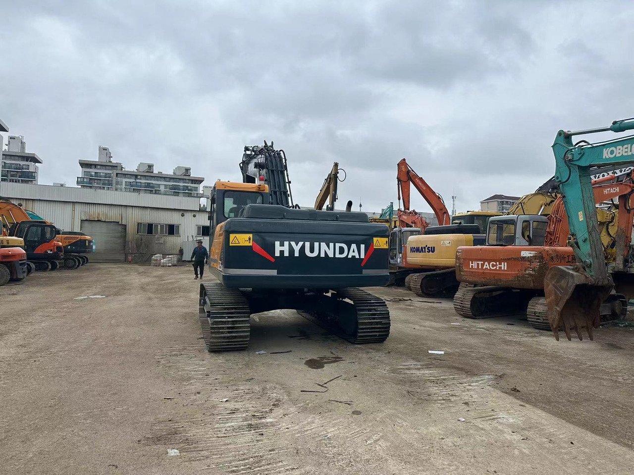 HYUNDAI 225LC-9T - حفار زاحف: صورة 4 HYUNDAI 225LC-9T - حفار زاحف: صورة 4