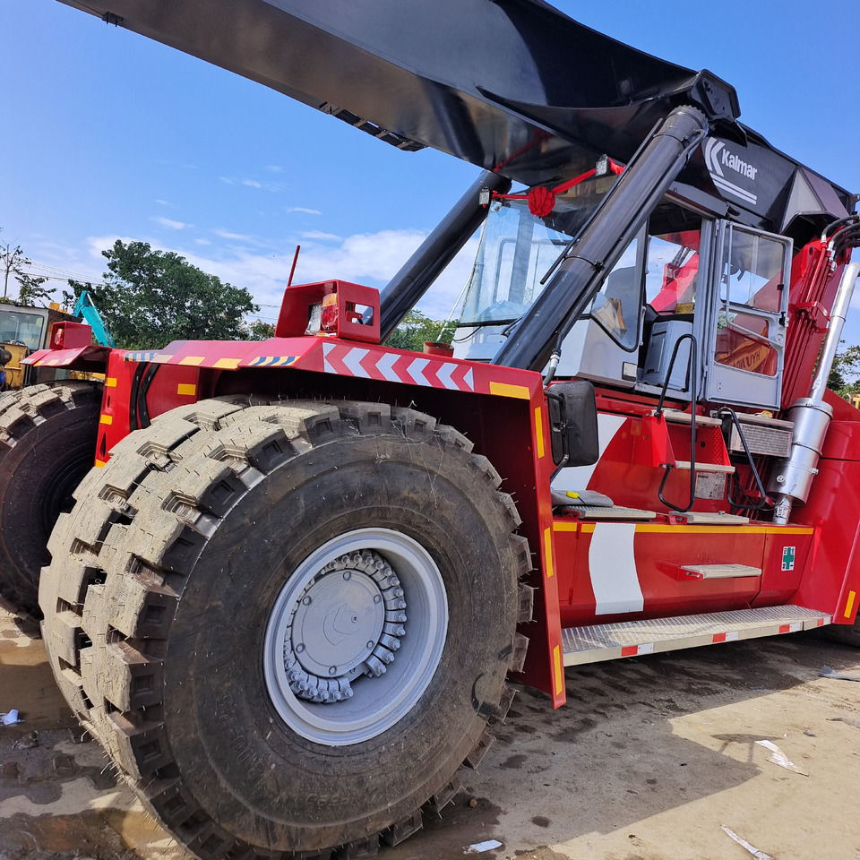 KALMAR DRF 450 DRT450 DRT DRD DRU 450 45 TON - آلة حمل الحاويات في الأماكن الصغيرة: صورة 4 KALMAR DRF 450 DRT450 DRT DRD DRU 450 45 TON - آلة حمل الحاويات في الأماكن الصغيرة: صورة 4