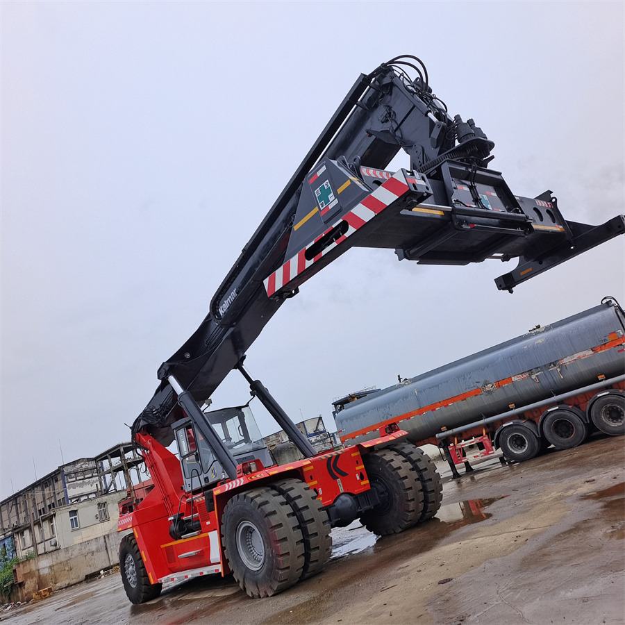 KALMAR DRF 450 - آلة حمل الحاويات في الأماكن الصغيرة: صورة 3 KALMAR DRF 450 - آلة حمل الحاويات في الأماكن الصغيرة: صورة 3