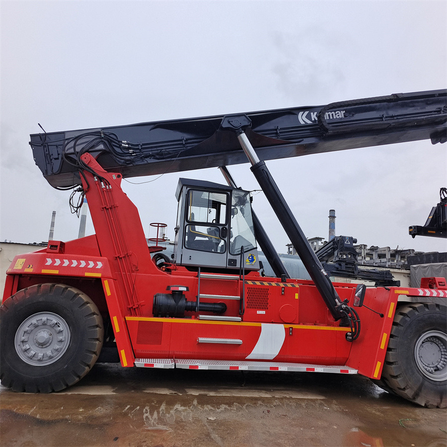 KALMAR DRF 450 - آلة حمل الحاويات في الأماكن الصغيرة: صورة 1 KALMAR DRF 450 - آلة حمل الحاويات في الأماكن الصغيرة: صورة 1