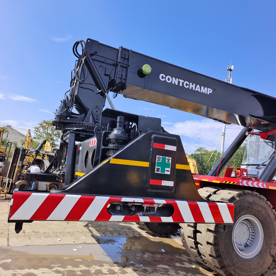 KALMAR DRF450 DRT450 DRT DRD DRU 450 45 TON - آلة حمل الحاويات في الأماكن الصغيرة: صورة 3 KALMAR DRF450 DRT450 DRT DRD DRU 450 45 TON - آلة حمل الحاويات في الأماكن الصغيرة: صورة 3