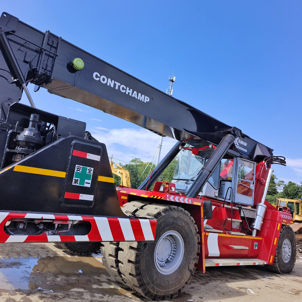 KALMAR DRF450 - آلة حمل الحاويات في الأماكن الصغيرة: صورة 1 KALMAR DRF450 - آلة حمل الحاويات في الأماكن الصغيرة: صورة 1