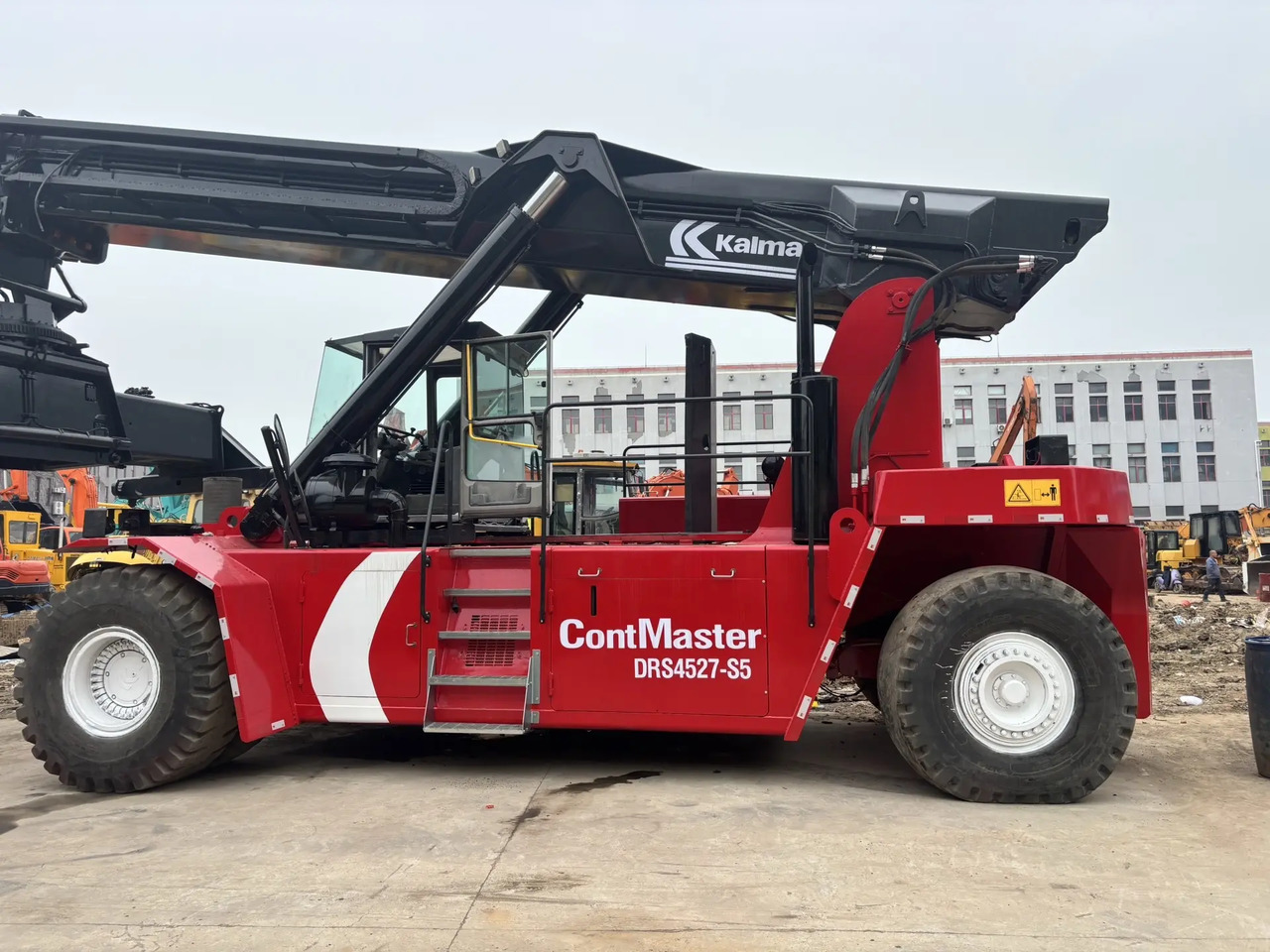 KALMAR DRS 4527 - S5 DRF450 DRT 450 45TON CONTAINER HANDLER - آلة حمل الحاويات في الأماكن الصغيرة: صورة 5 KALMAR DRS 4527 - S5 DRF450 DRT 450 45TON CONTAINER HANDLER - آلة حمل الحاويات في الأماكن الصغيرة: صورة 5