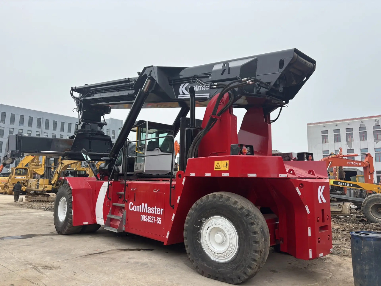 KALMAR DRS 4527 - S5 DRF450 DRT 450 45TON CONTAINER HANDLER - آلة حمل الحاويات في الأماكن الصغيرة: صورة 3 KALMAR DRS 4527 - S5 DRF450 DRT 450 45TON CONTAINER HANDLER - آلة حمل الحاويات في الأماكن الصغيرة: صورة 3