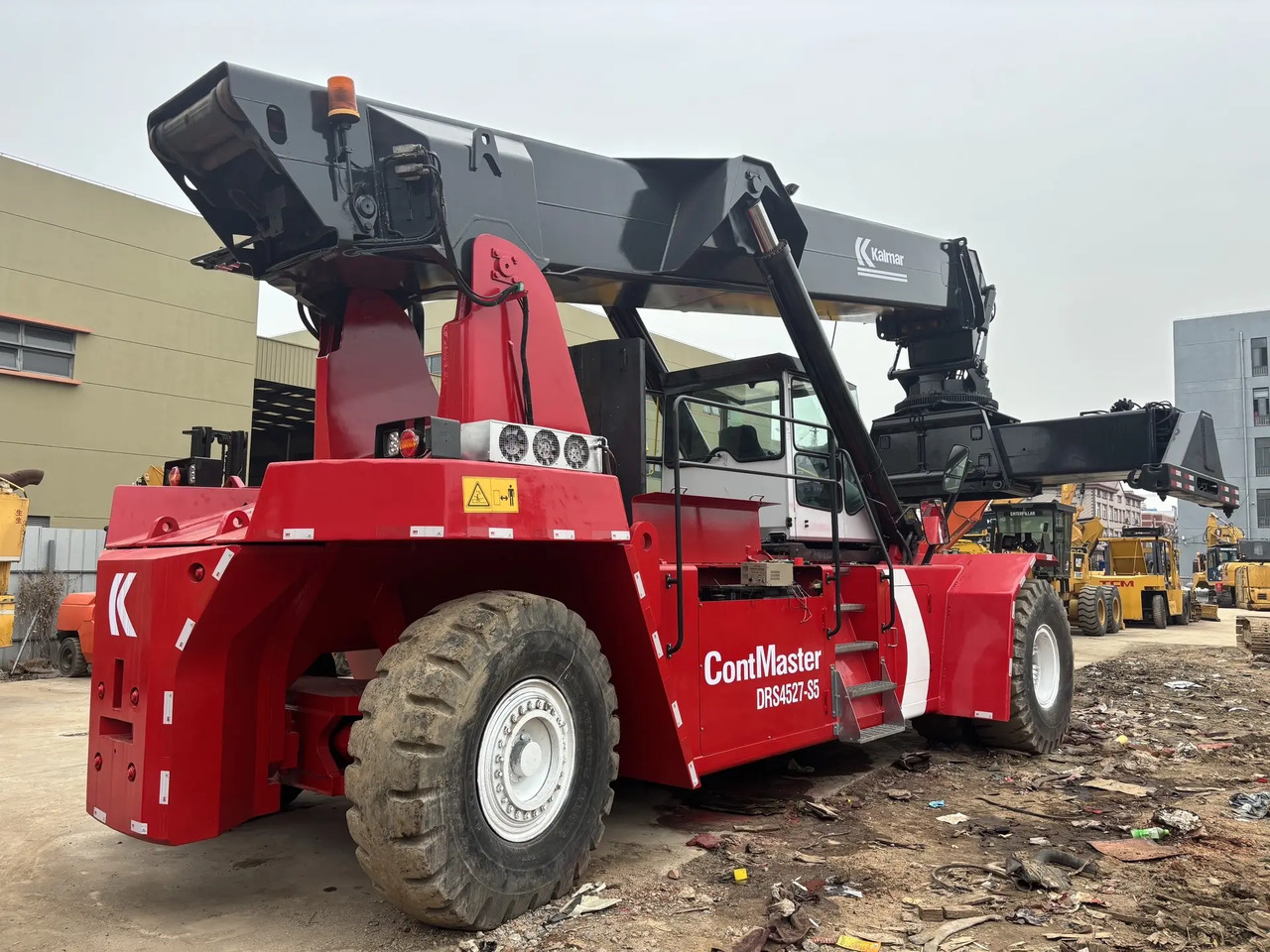 KALMAR DRS 4527 - S5 DRF450 DRT 450 45TON CONTAINER HANDLER - آلة حمل الحاويات في الأماكن الصغيرة: صورة 1 KALMAR DRS 4527 - S5 DRF450 DRT 450 45TON CONTAINER HANDLER - آلة حمل الحاويات في الأماكن الصغيرة: صورة 1