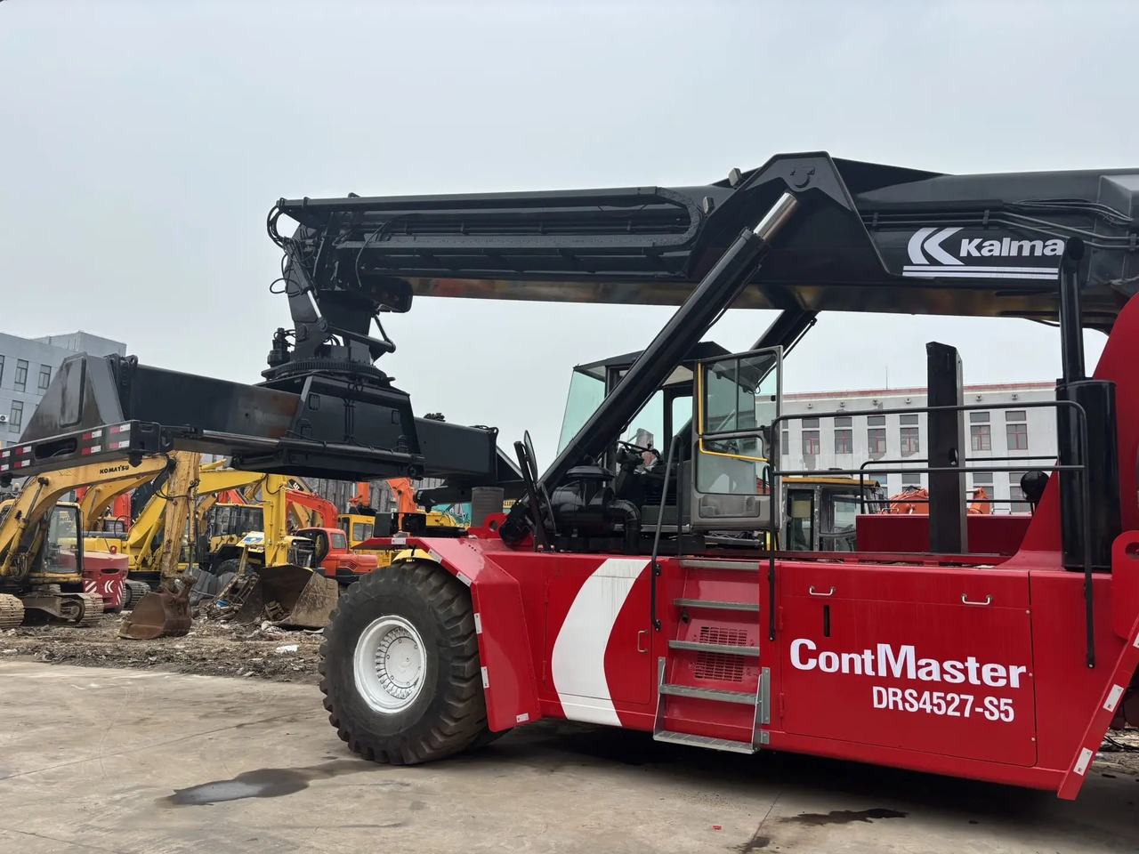 KALMAR DRS4527-S5 DRF450 DRD450 DRT450 - آلة نقل الحاويات: صورة 3 KALMAR DRS4527-S5 DRF450 DRD450 DRT450 - آلة نقل الحاويات: صورة 3