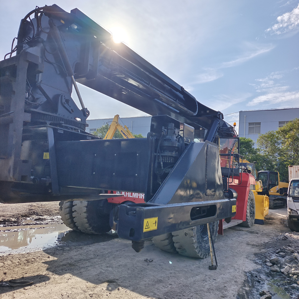 KALMAR DRT450 45 TON DRF 450 DRU450 DRD 450 - آلة حمل الحاويات في الأماكن الصغيرة: صورة 4 KALMAR DRT450 45 TON DRF 450 DRU450 DRD 450 - آلة حمل الحاويات في الأماكن الصغيرة: صورة 4