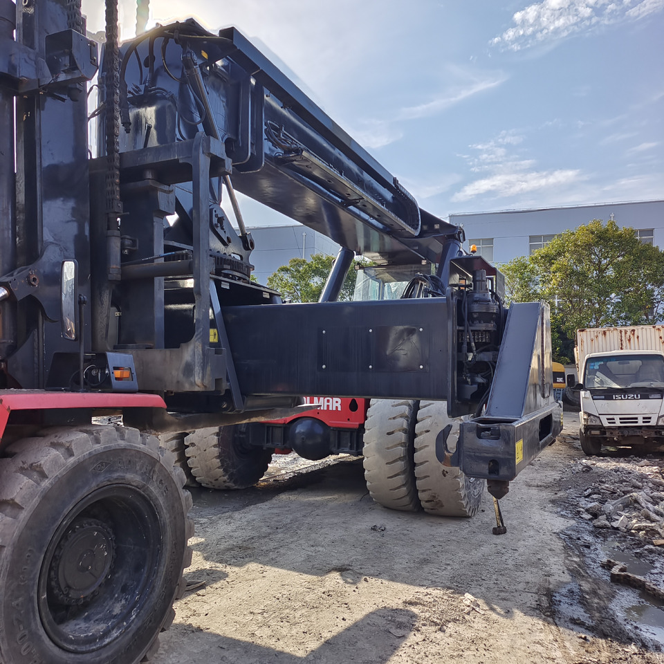 KALMAR DRT450 45 TON DRF 450 DRU450 DRD 450 - آلة حمل الحاويات في الأماكن الصغيرة: صورة 3 KALMAR DRT450 45 TON DRF 450 DRU450 DRD 450 - آلة حمل الحاويات في الأماكن الصغيرة: صورة 3
