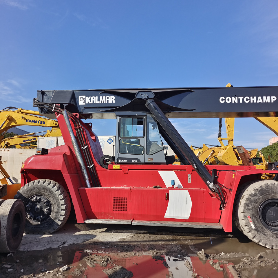 KALMAR DRT450 45 TON DRF 450 DRU450 DRD 450 - آلة حمل الحاويات في الأماكن الصغيرة: صورة 1 KALMAR DRT450 45 TON DRF 450 DRU450 DRD 450 - آلة حمل الحاويات في الأماكن الصغيرة: صورة 1
