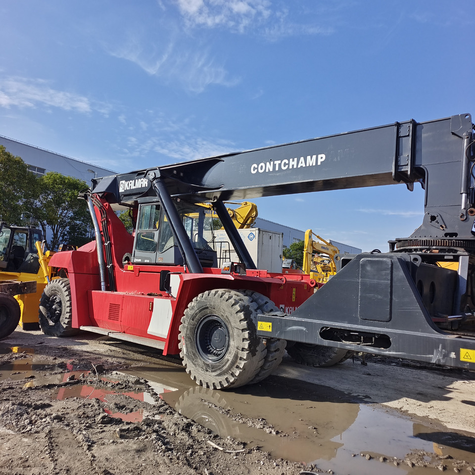 KALMAR DRT450 DRT DRD DRU 450 45 TON - آلة حمل الحاويات في الأماكن الصغيرة: صورة 4 KALMAR DRT450 DRT DRD DRU 450 45 TON - آلة حمل الحاويات في الأماكن الصغيرة: صورة 4