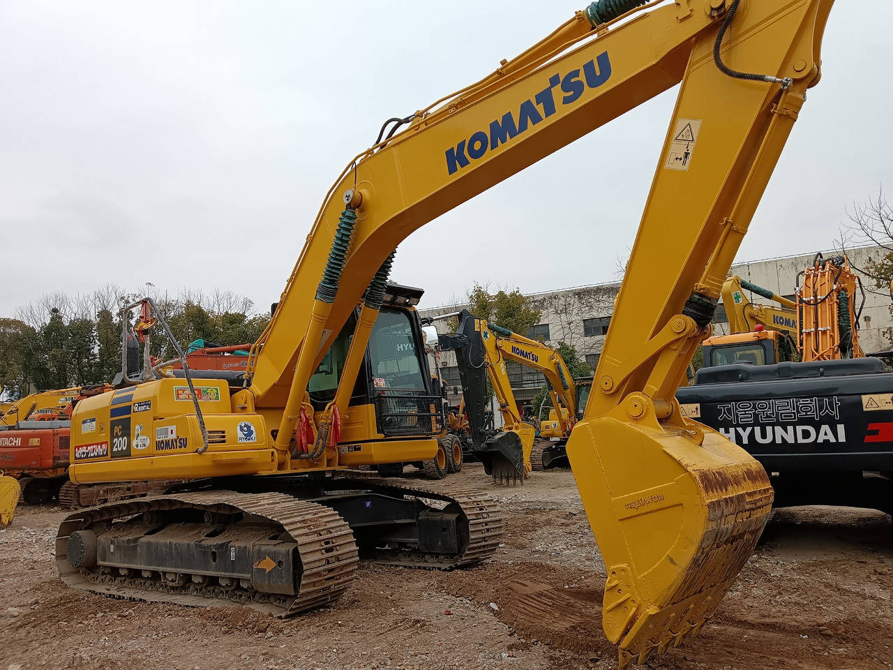 KOMATSU PC200-8 N1 - حفار زاحف: صورة 1 KOMATSU PC200-8 N1 - حفار زاحف: صورة 1