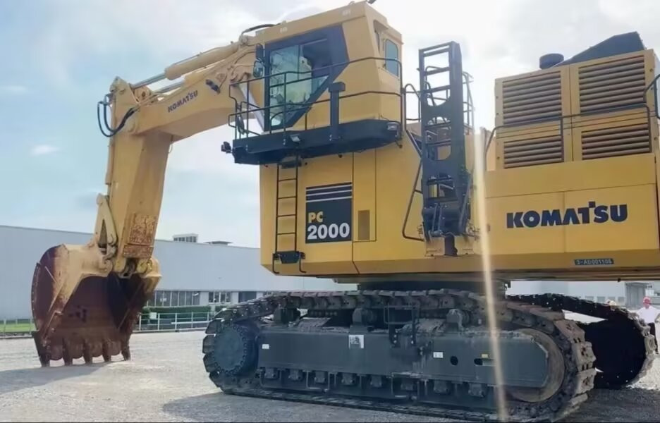 KOMATSU PC2000 200 ton MINING EXCAVATOR - حفار زاحف: صورة 1 KOMATSU PC2000 200 ton MINING EXCAVATOR - حفار زاحف: صورة 1