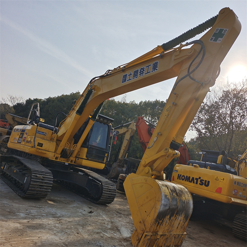 KOMATSU PC220-8 N1 - حفار زاحف: صورة 4 KOMATSU PC220-8 N1 - حفار زاحف: صورة 4