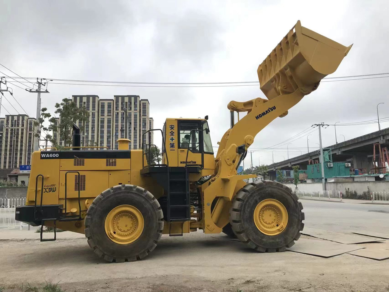 KOMATSU WA600-6 - اللودر بعجل: صورة 2 KOMATSU WA600-6 - اللودر بعجل: صورة 2
