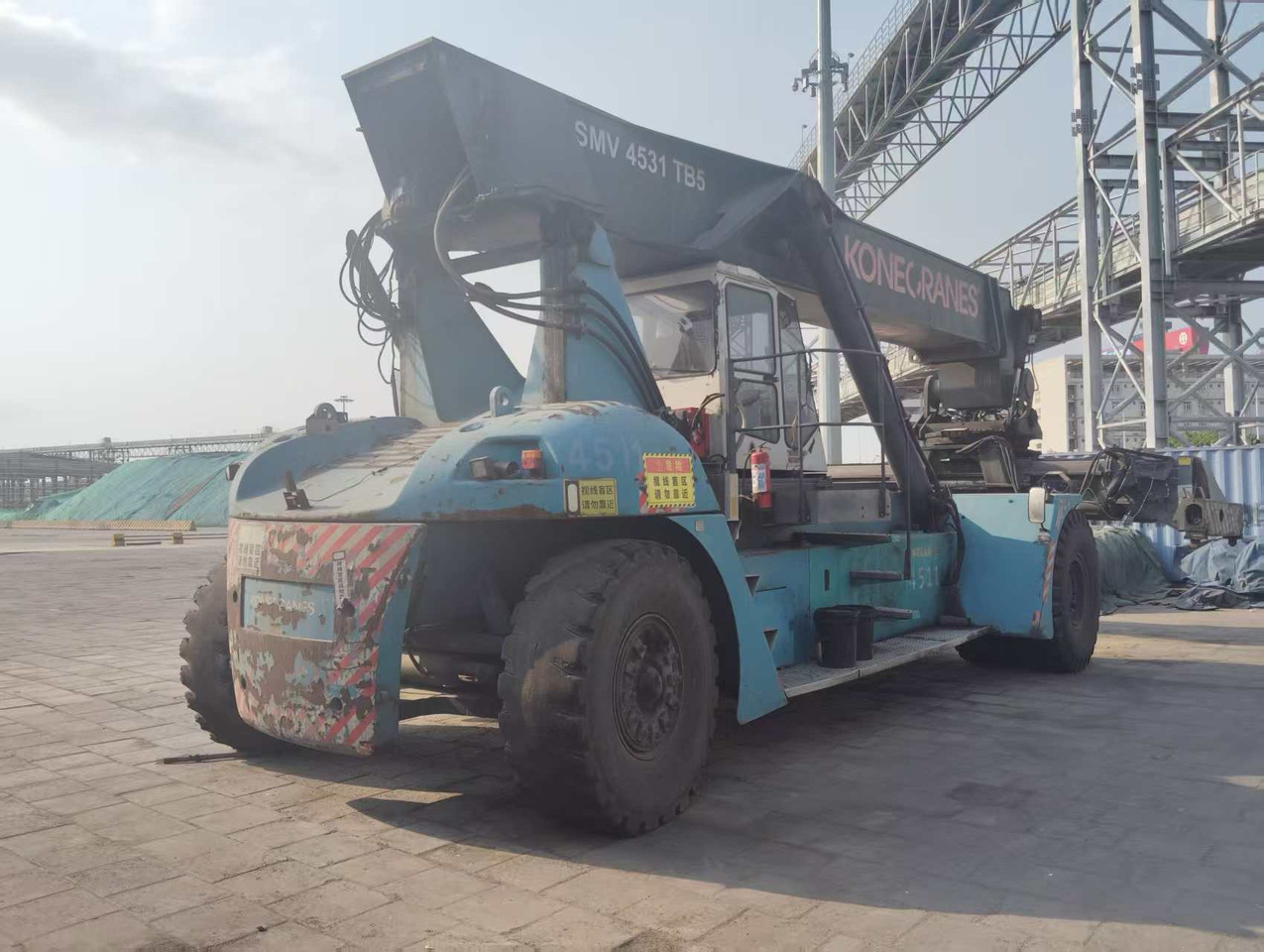 KONECRANES SMV 4531 TB5 45 TON CAPACITY - آلة حمل الحاويات في الأماكن الصغيرة: صورة 2 KONECRANES SMV 4531 TB5 45 TON CAPACITY - آلة حمل الحاويات في الأماكن الصغيرة: صورة 2