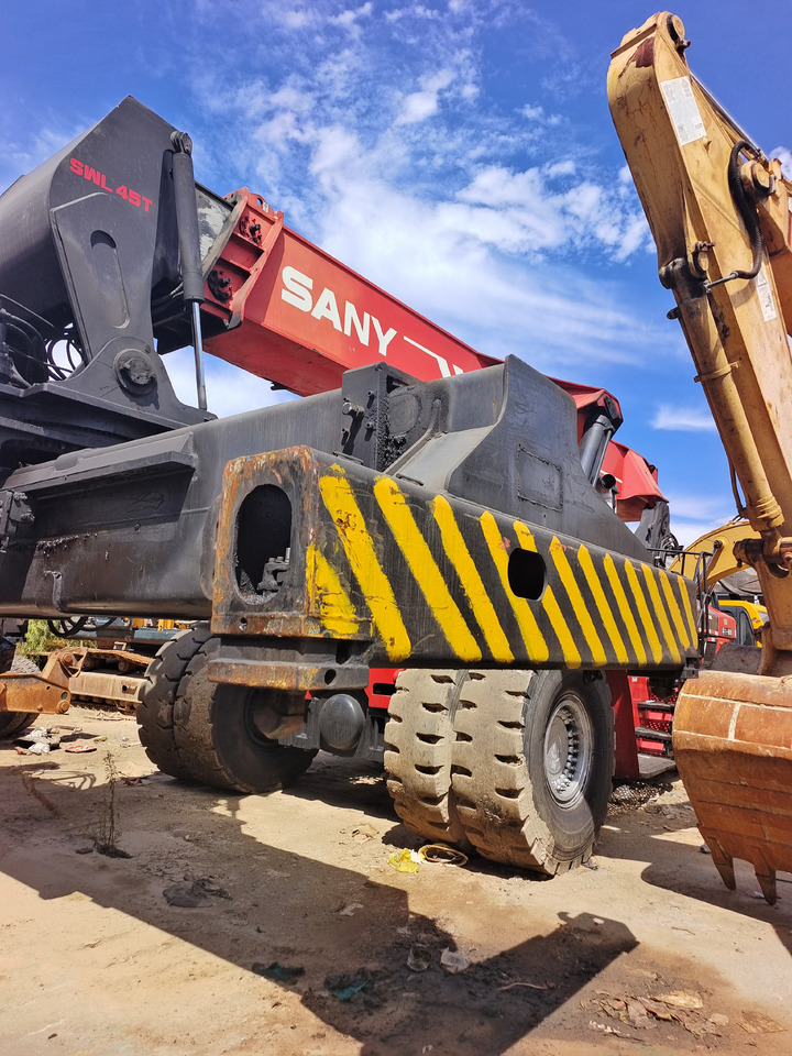 SANY SRSC45C23 45 TON - آلة حمل الحاويات في الأماكن الصغيرة: صورة 3 SANY SRSC45C23 45 TON - آلة حمل الحاويات في الأماكن الصغيرة: صورة 3