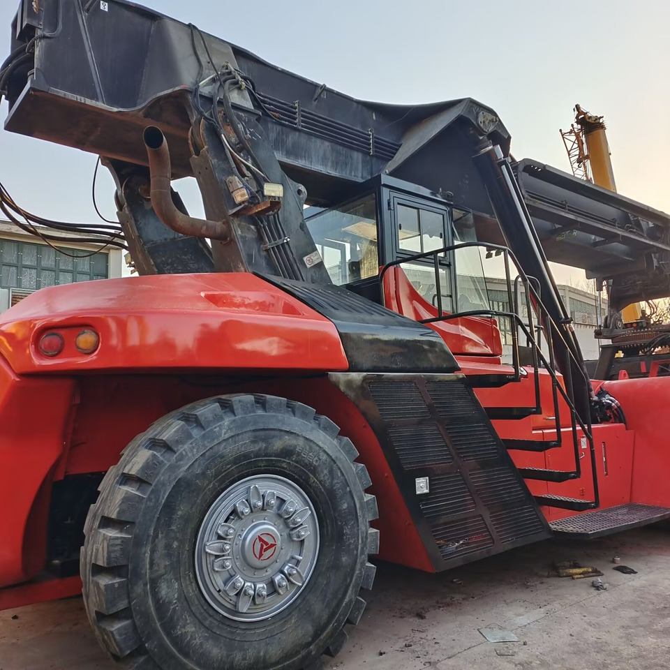 SANY SRSC45C30 45 TON CAPACITY - آلة حمل الحاويات في الأماكن الصغيرة: صورة 1 SANY SRSC45C30 45 TON CAPACITY - آلة حمل الحاويات في الأماكن الصغيرة: صورة 1