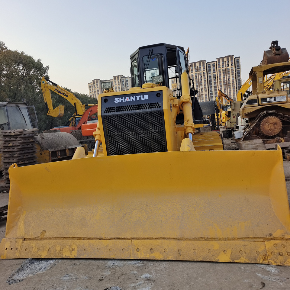 SHANTUI SD16 - بلدوزر: صورة 1 SHANTUI SD16 - بلدوزر: صورة 1