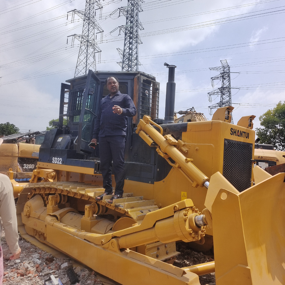 SHANTUI SD22 with Grass Fork for Efficient Brush Clearing - بلدوزر: صورة 5 SHANTUI SD22 with Grass Fork for Efficient Brush Clearing - بلدوزر: صورة 5