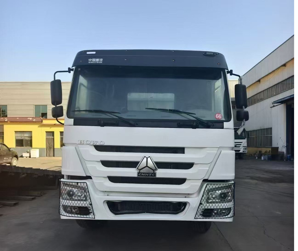 SINOTRUK HOWO 8*4 WITH FENCE 12 WHEELS 371 375 380 400 420 HP TIPPER DUMP TRUCK - شاحنة ماشية: صورة 2 SINOTRUK HOWO 8*4 WITH FENCE 12 WHEELS 371 375 380 400 420 HP TIPPER DUMP TRUCK - شاحنة ماشية: صورة 2