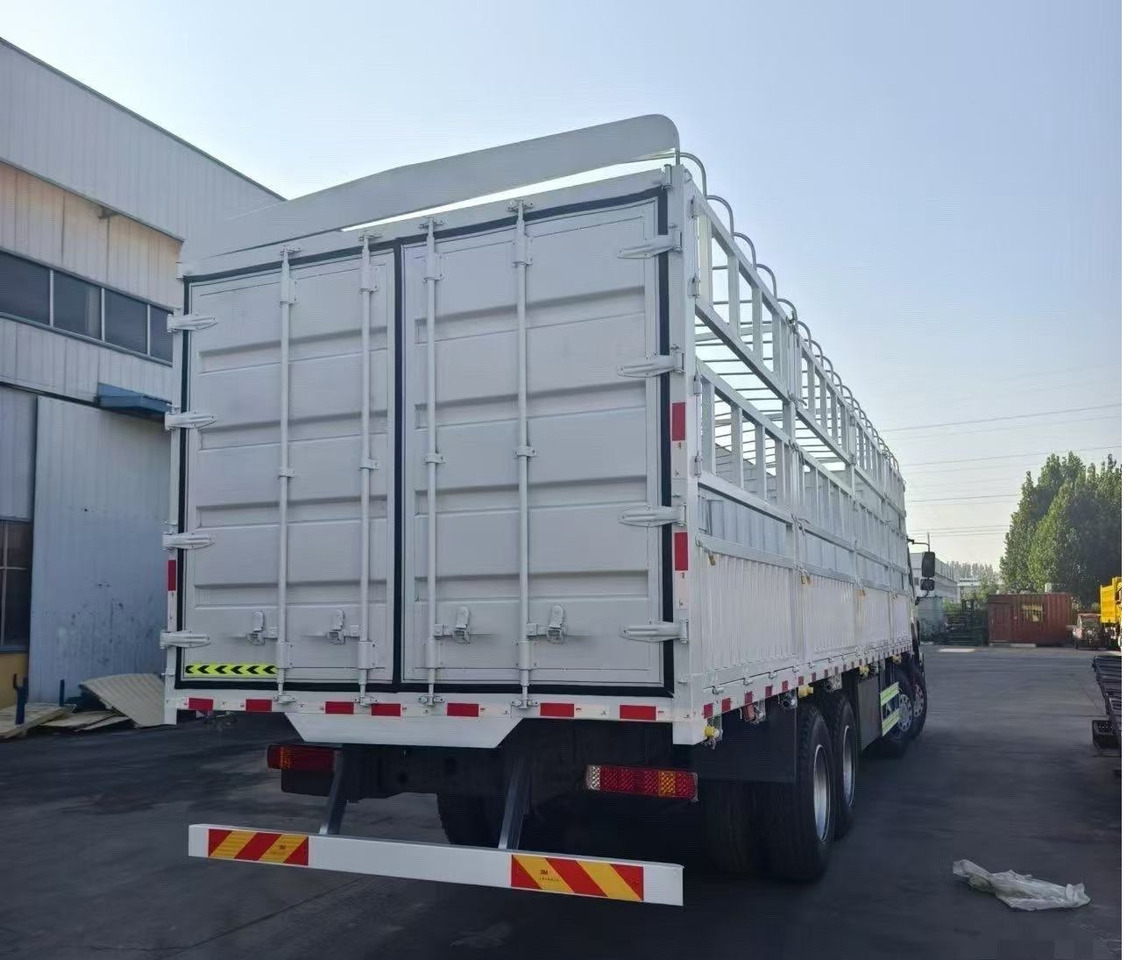 SINOTRUK HOWO 8*4 WITH FENCE 12 WHEELS TIRES 6*4 371 375 380 400 420 HP - شاحنة ماشية: صورة 4 SINOTRUK HOWO 8*4 WITH FENCE 12 WHEELS TIRES 6*4 371 375 380 400 420 HP - شاحنة ماشية: صورة 4