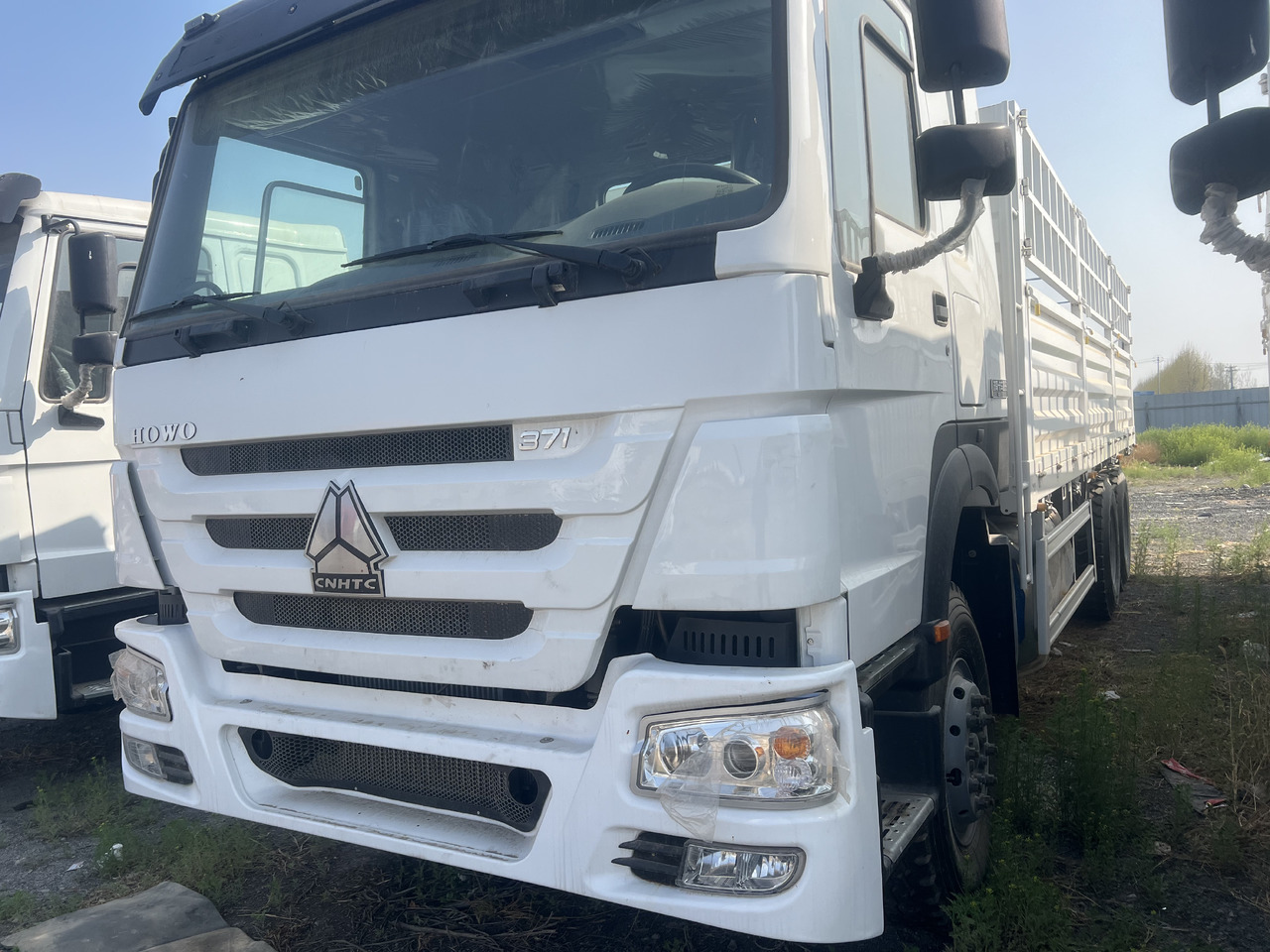 SINOTRUK HOWO Tipper Dump Truck with Fence 6*4 8*4 - شاحنة ماشية: صورة 2 SINOTRUK HOWO Tipper Dump Truck with Fence 6*4 8*4 - شاحنة ماشية: صورة 2