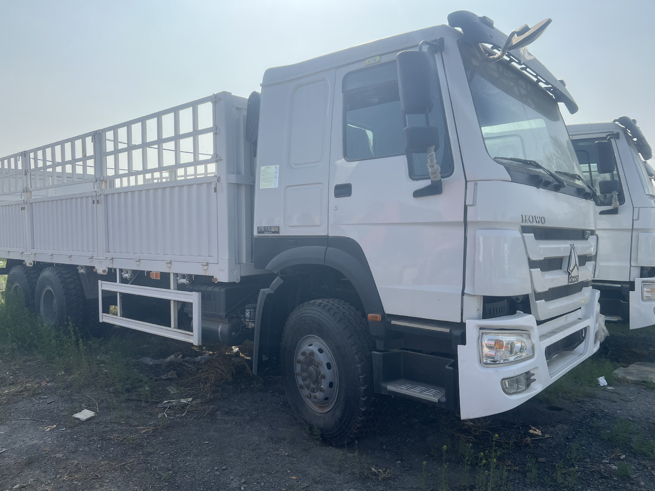 SINOTRUK HOWO Tipper Dump Truck with Fence 6*4 8*4 - شاحنة ماشية: صورة 4 SINOTRUK HOWO Tipper Dump Truck with Fence 6*4 8*4 - شاحنة ماشية: صورة 4
