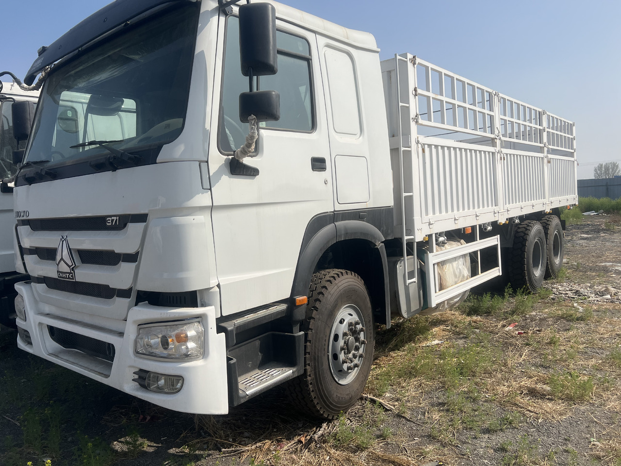 SINOTRUK HOWO WITH FENCE - شاحنة قلاب: صورة 3 SINOTRUK HOWO WITH FENCE - شاحنة قلاب: صورة 3