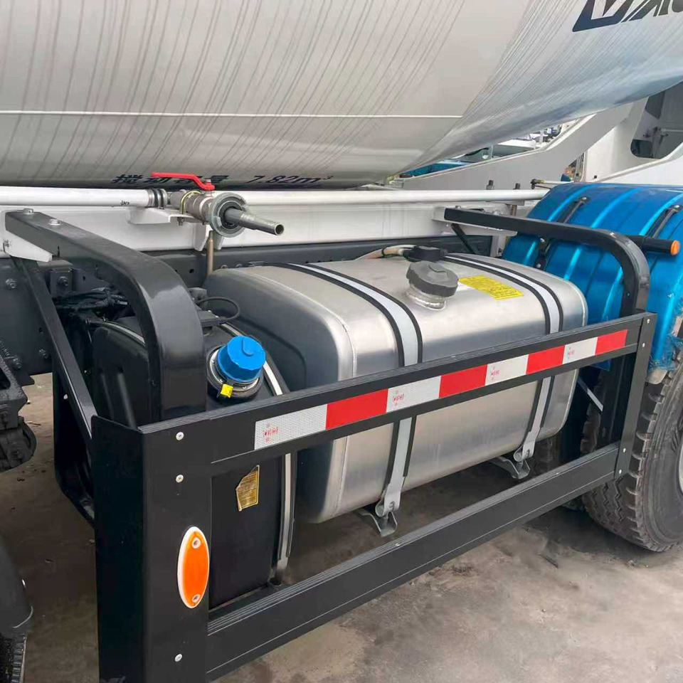 SINOTRUK TX350 HOWO Euro5 STAGE 5 TIER FIVE - شاحنة خلاطة خرسانة: صورة 4 SINOTRUK TX350 HOWO Euro5 STAGE 5 TIER FIVE - شاحنة خلاطة خرسانة: صورة 4