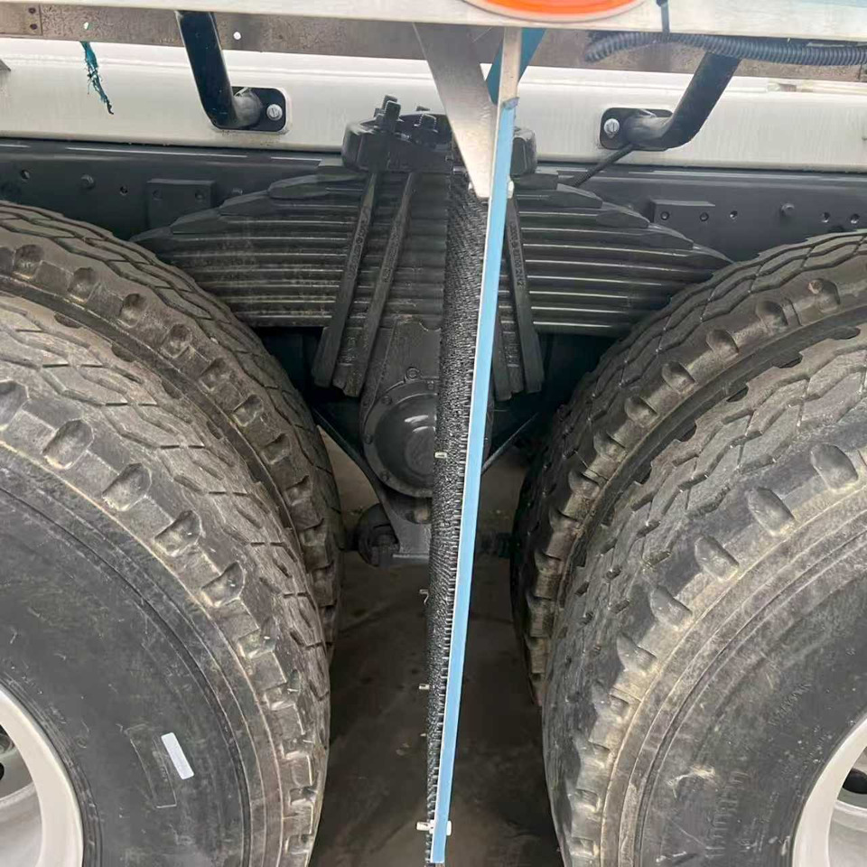 SINOTRUK TX350 HOWO Euro5 STAGE 5 TIER FIVE - شاحنة خلاطة خرسانة: صورة 5 SINOTRUK TX350 HOWO Euro5 STAGE 5 TIER FIVE - شاحنة خلاطة خرسانة: صورة 5