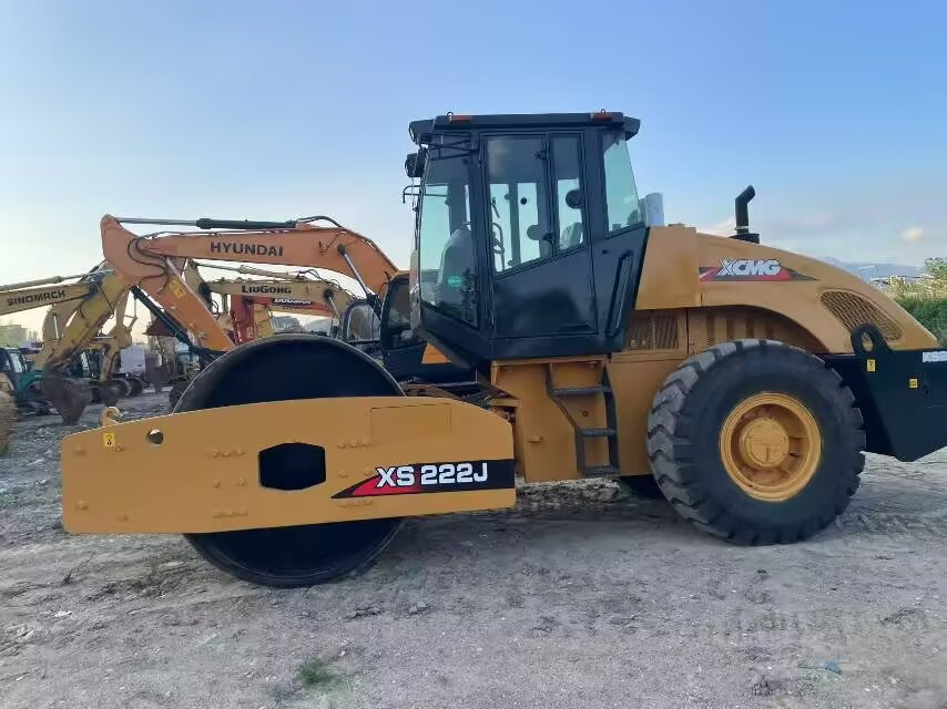 اللودر بعجل XCMG XS222J XS223J: صورة 10 اللودر بعجل XCMG XS222J XS223J: صورة 10