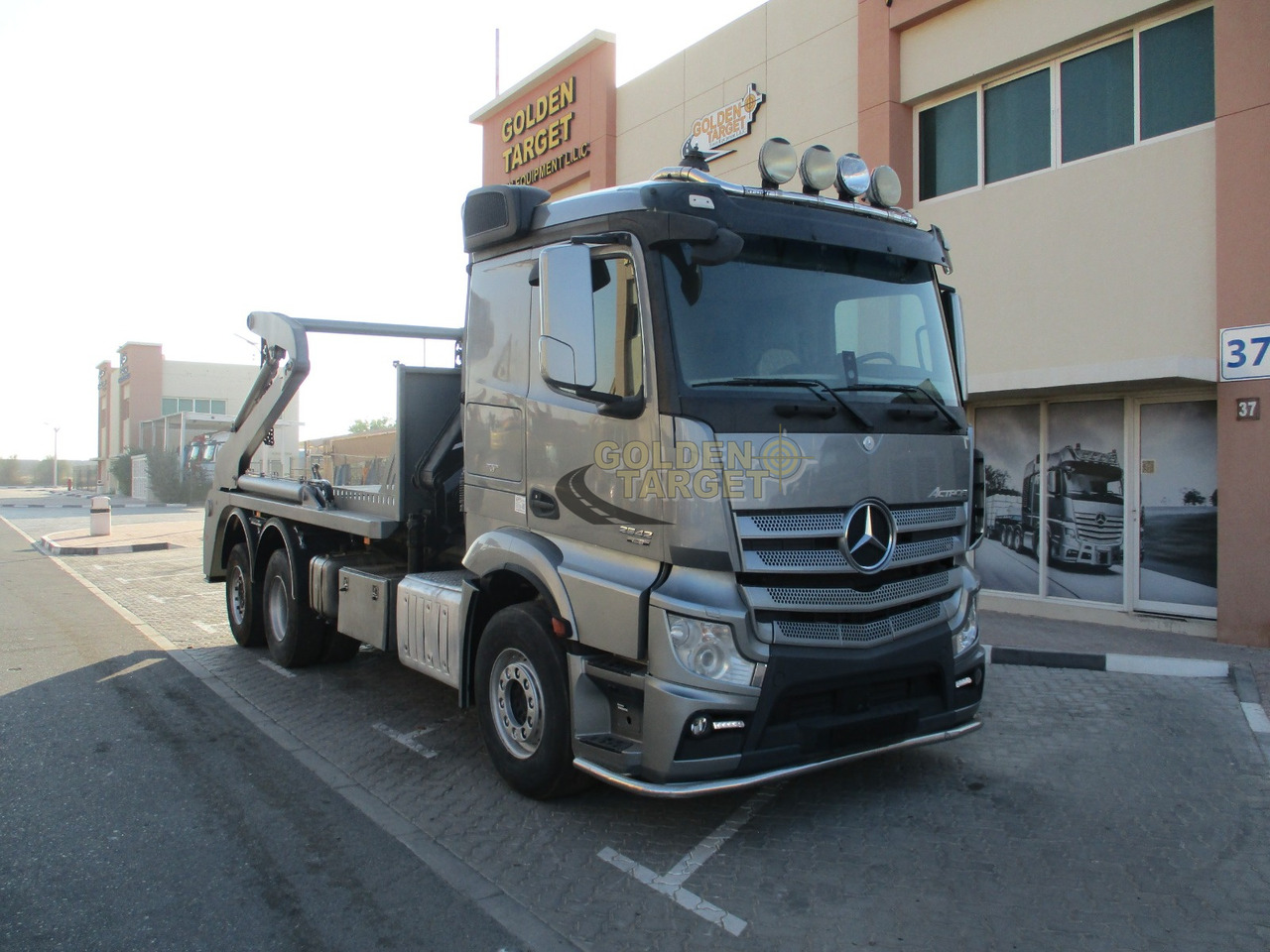 MERCEDES-BENZ 2642 6×2 DOUBLE SKIP LOADER with HIAB Crane - شاحنة لودر انزلاقي: صورة 1 MERCEDES-BENZ 2642 6×2 DOUBLE SKIP LOADER with HIAB Crane - شاحنة لودر انزلاقي: صورة 1