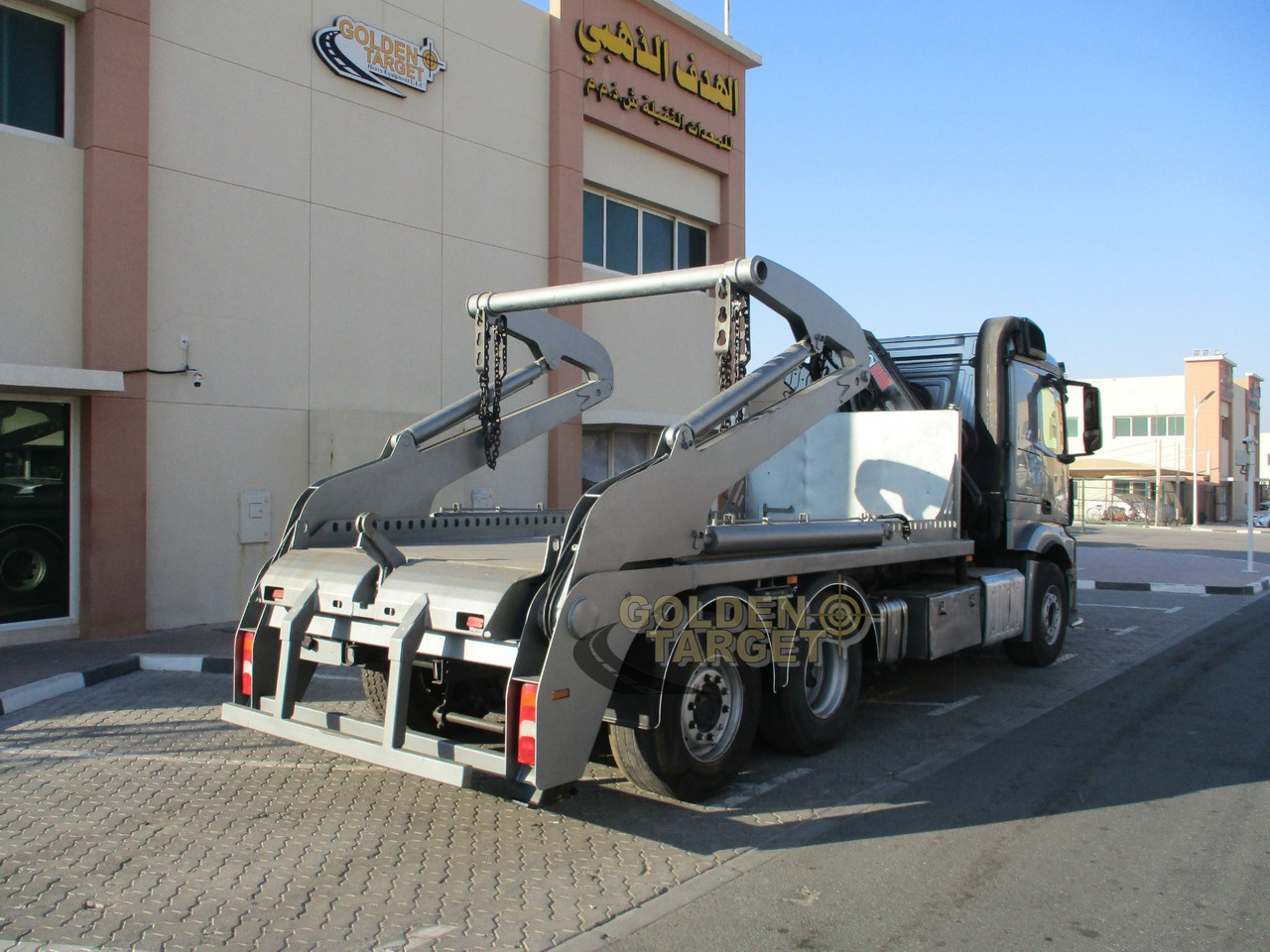 MERCEDES-BENZ 2642 6×2 DOUBLE SKIP LOADER with HIAB Crane - شاحنة لودر انزلاقي: صورة 3 MERCEDES-BENZ 2642 6×2 DOUBLE SKIP LOADER with HIAB Crane - شاحنة لودر انزلاقي: صورة 3
