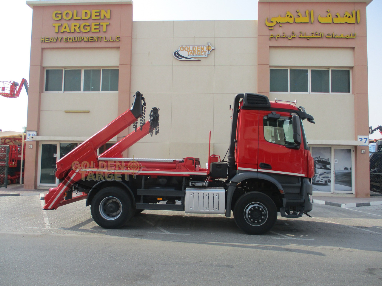 MERCEDES-BENZ Arocs 1832 4x2 Skip Loader - شاحنة لودر انزلاقي: صورة 5 MERCEDES-BENZ Arocs 1832 4x2 Skip Loader - شاحنة لودر انزلاقي: صورة 5