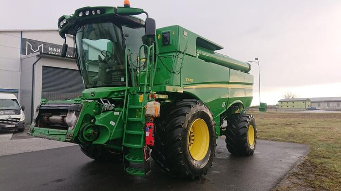 John Deere S670 - حصادة: صورة 1 John Deere S670 - حصادة: صورة 1