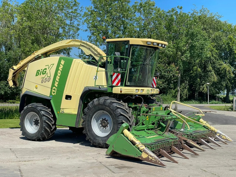 Krone Big X 650 V8 Hakselaar Claas John deere New holland - حصادة الأعلاف: صورة 1 Krone Big X 650 V8 Hakselaar Claas John deere New holland - حصادة الأعلاف: صورة 1