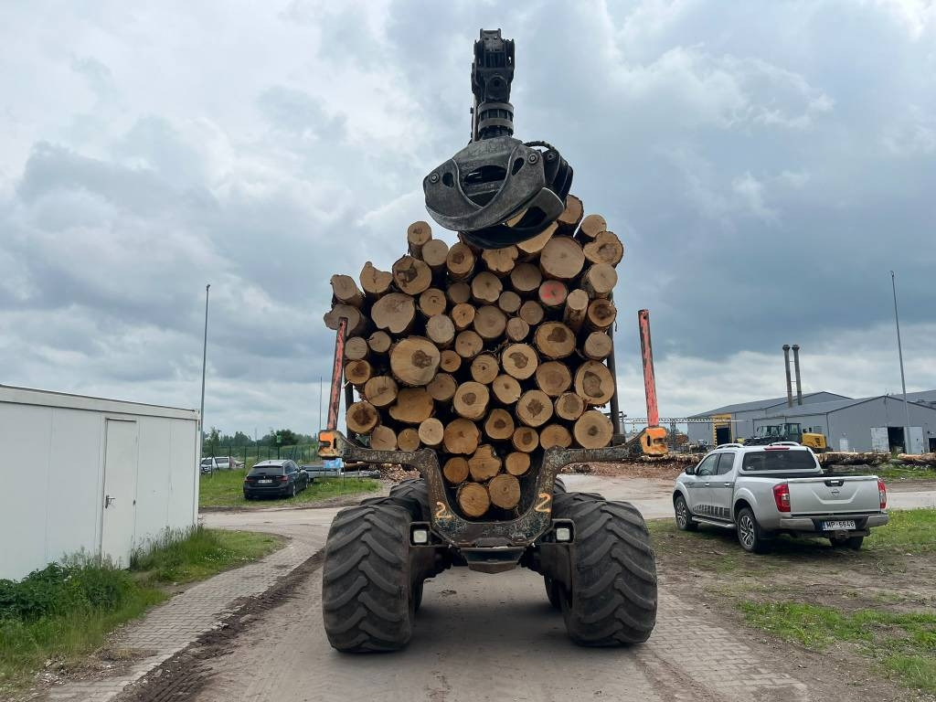 Komatsu 845 - جرار شحن جذوع أشجار الغابات: صورة 5 Komatsu 845 - جرار شحن جذوع أشجار الغابات: صورة 5