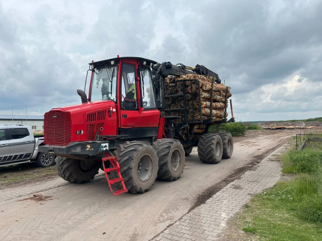 Komatsu 845 - جرار شحن جذوع أشجار الغابات: صورة 1 Komatsu 845 - جرار شحن جذوع أشجار الغابات: صورة 1